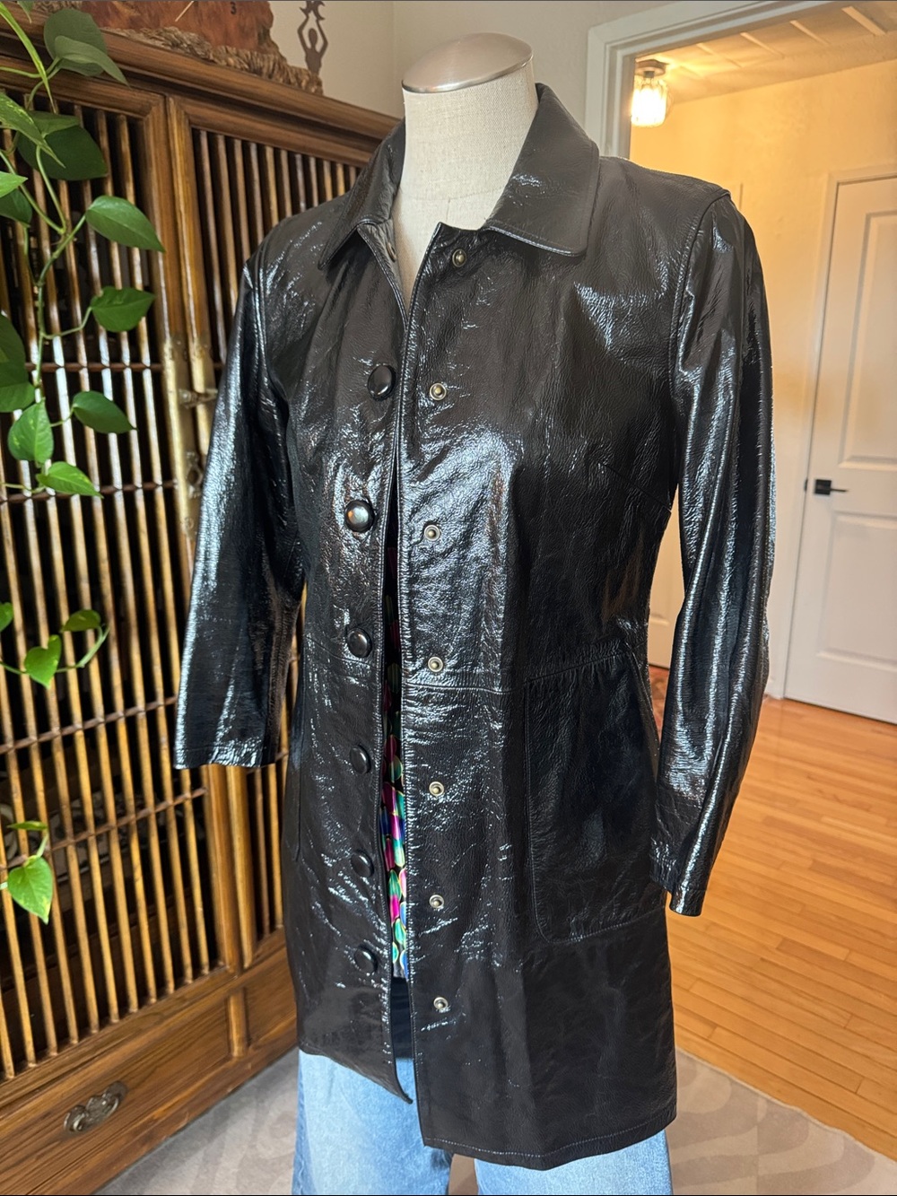 Frame atelier patent leather coat